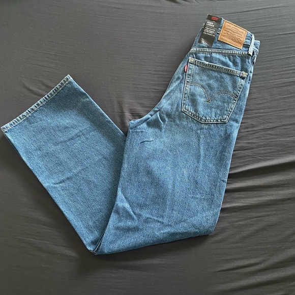 Levi's high loose ripped knee jean in mid wash - Picture 4 of 13